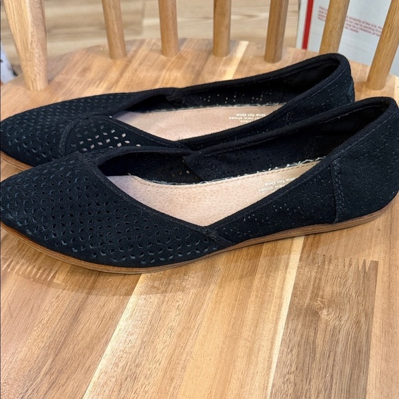 TOMS Women's Black Jutti Perforated Flats size 8 1/2 - Picture 3 of 7